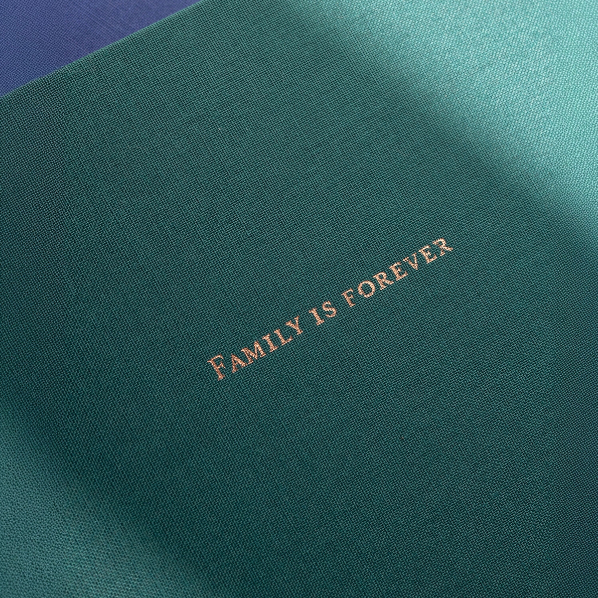 Livre photo couverture tissu titre doré