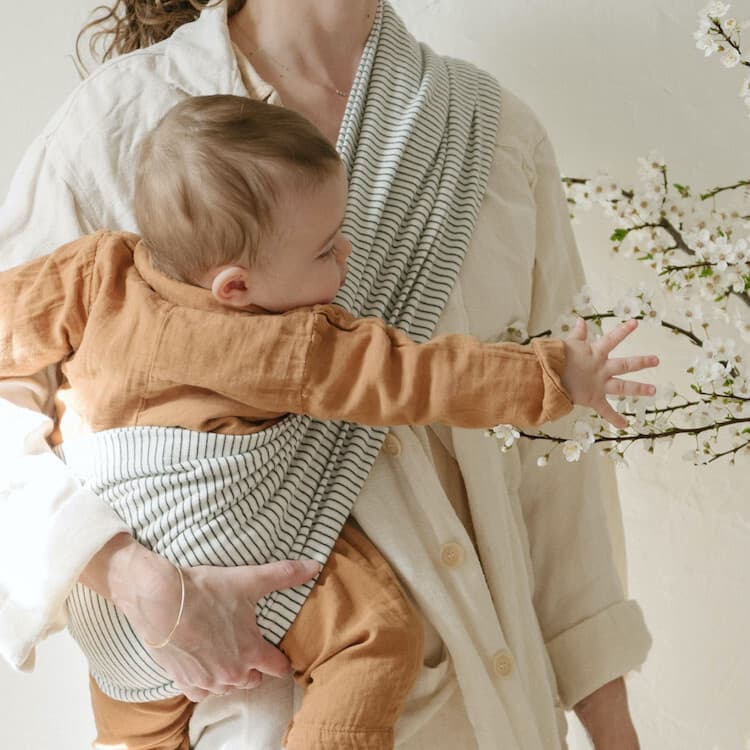 Prénoms de fleurs inspirés de la nature pour fille et garçon