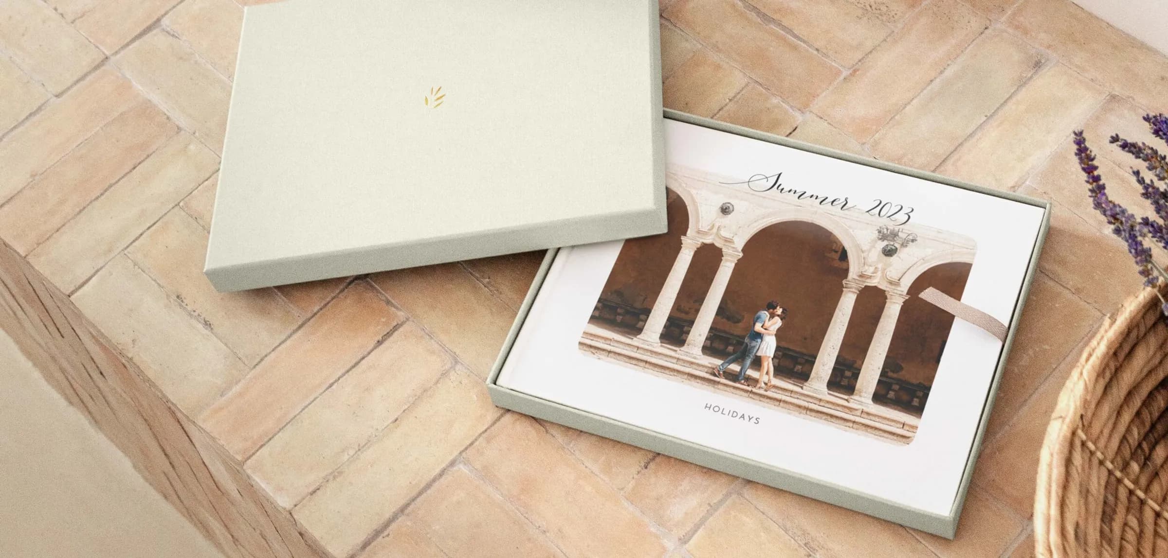 Album photo couverture rigide ouvert