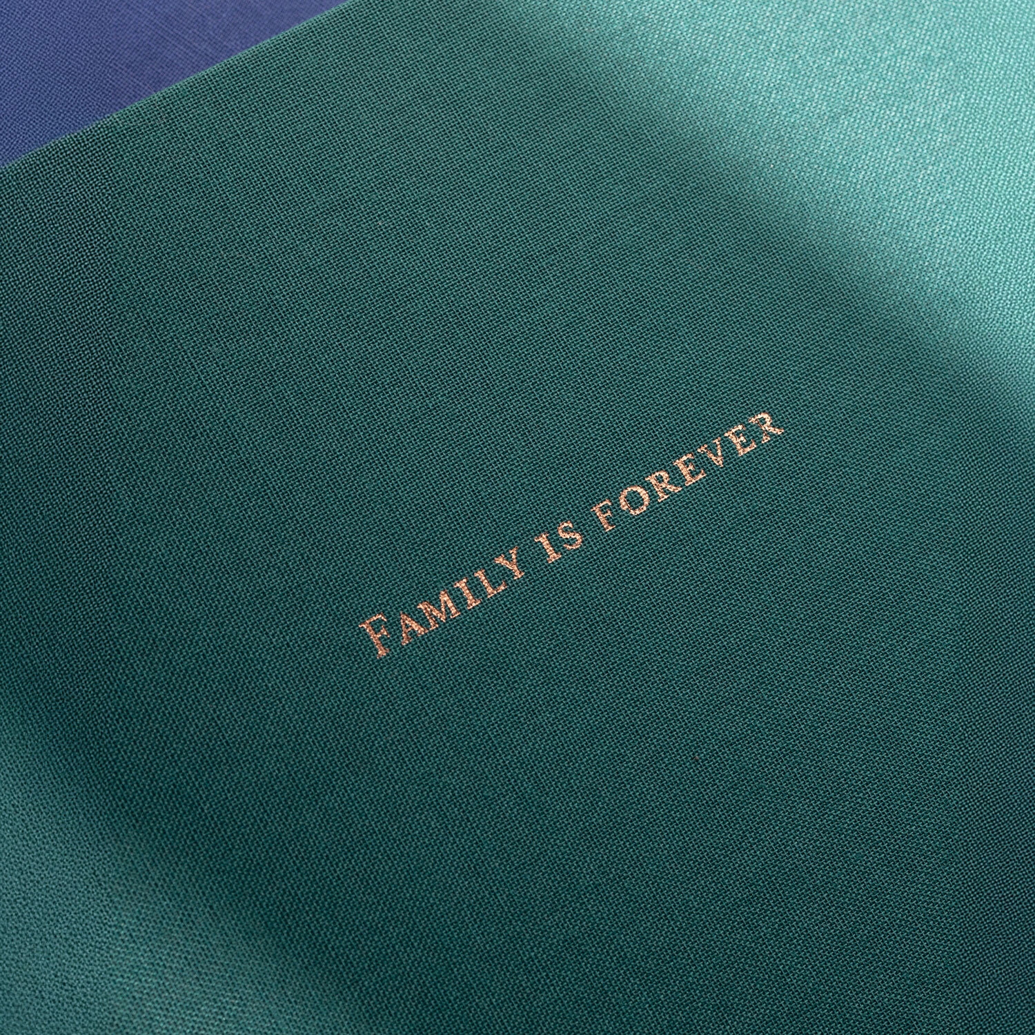 Livre photo couverture tissu titre doré